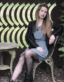 Yulia Wirt as Cousine