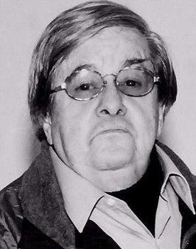 Juan José Gurrola as Psychiatrist