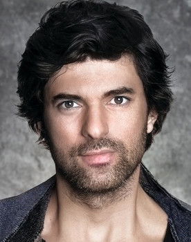 Engin Akyürek as Tahir Lekesiz
