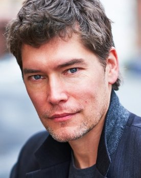 Jason Downs as Alan Lipsky