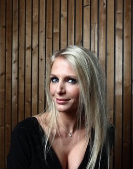Annelien Coorevits as 