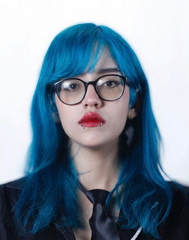 Larissa Menezes as Helena