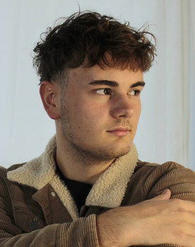 Tom Paulus as Le Traqueur