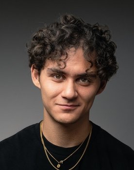 Diego de Alba as Presentador