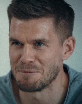 Simon Terodde as 