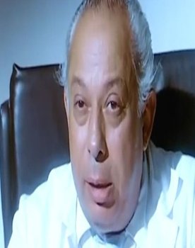 Hamdy Youssef as Major Tariq's father