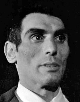 Mirko Valentin as Behar / Glaucone, Assyrian Commander