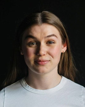 Rozálie Kuběnová as Dorka