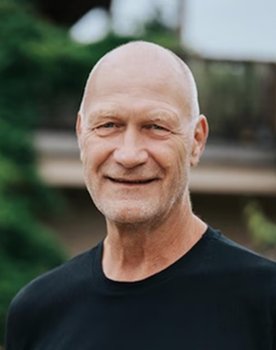 Rob Kamphuis as Self - B&B owner of Saint-Gaudens in France (Estadens)