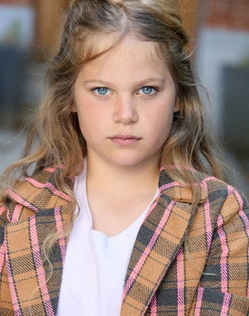 Giulia Lambert as Blondine