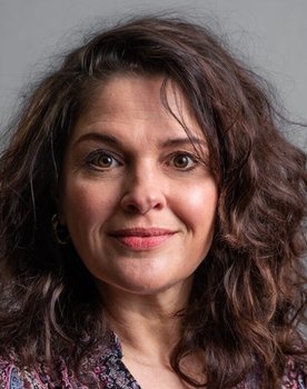 Marjolein Ley as Vrouw in rood