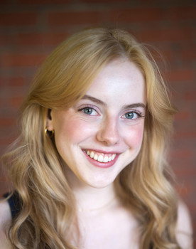 Lydia Pearl Pentz as Wendy