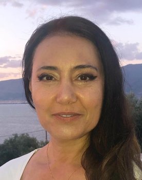 Iro Moukiou as Dimitris' Mother