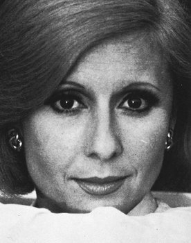 Giulia Lazzarini as 