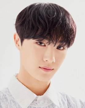 Yoon Hyun-suk as Lee Gwon