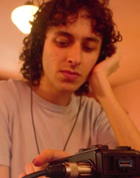Ícaro Jones as Pessoa-pedra
