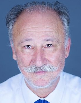 Altan Erkekli as Yazar