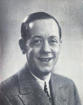 Valeriano León