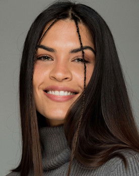 Alessandra Sironi as María