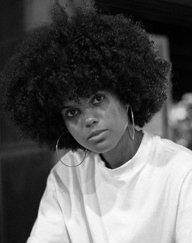 Mony Mendonça as Elisa