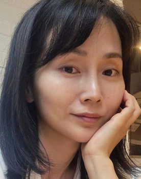 Jo Eun-joo as Eun-ji's mom