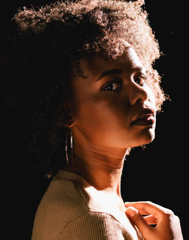 Arfina Hamadi as Aphrodite