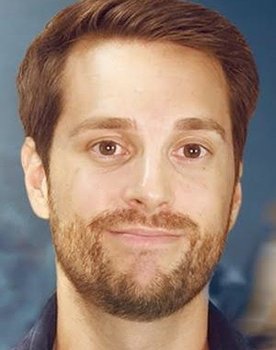 Mirko Drotschmann as Host / Narrator