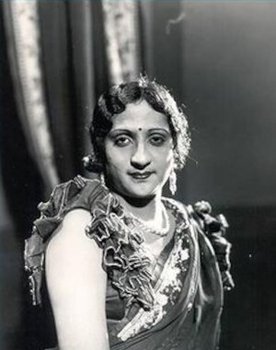 Fatma Begum as 