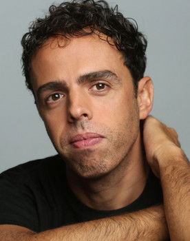 Javier Muga as Carlos