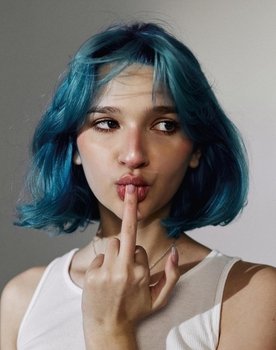 Liza Anokhina as Martha