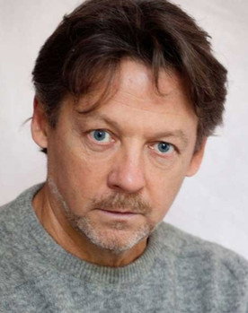 Yuri Duvanov as Володя Максимов