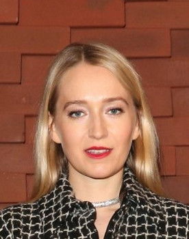 Julia Diesner as Guest Library / Female Victim