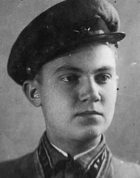 Nikolay Smorchkov as Yasha Sheverdin