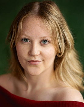 Katie Dobbins as Shelly