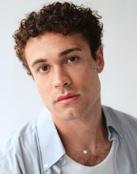 Harris Donnelly as Louis