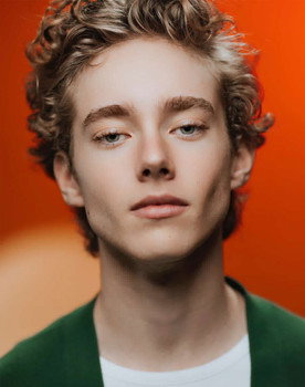Griffin Edge as Lukas