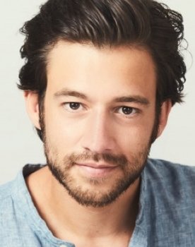 Matan Kisrer as Yigal Allon
