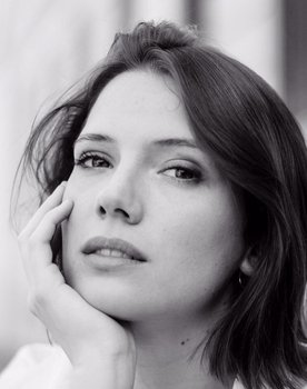 Diana Gómez as Ana María