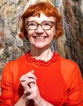 Maria Amélia de Carvalho as Lucinda