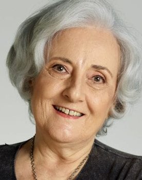Güler Ökten as Mukaddes Yılmaz