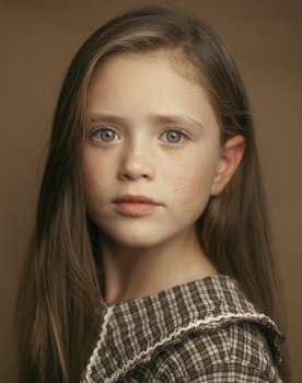 Emmy Nolan as Sophia