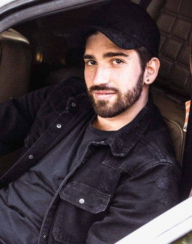 Luca Bădescu as Alien