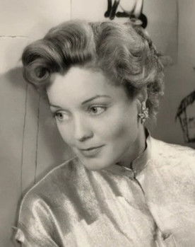 Shelagh Fraser as Daphne