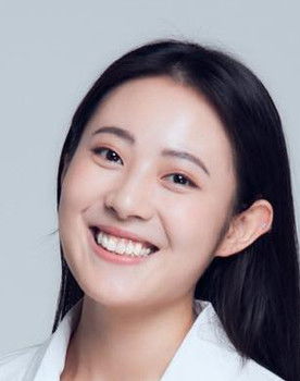 Zi-Yu Kuo as High School Girl