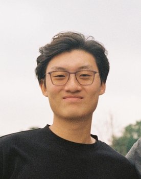 Yunqi Richard Li as Football Player