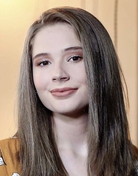 Regan Hutton as Amanda
