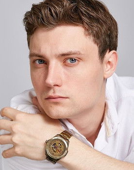 Александр Бобровский as Антон Рожков