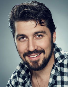 Baki Çallıoğlu as Bestekâr