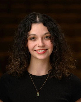 Lindsey Policar as Jesse's Girlfriend (voice)
