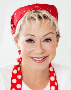 Debi Derryberry as Runt (voice) (as Hunter Swan)
